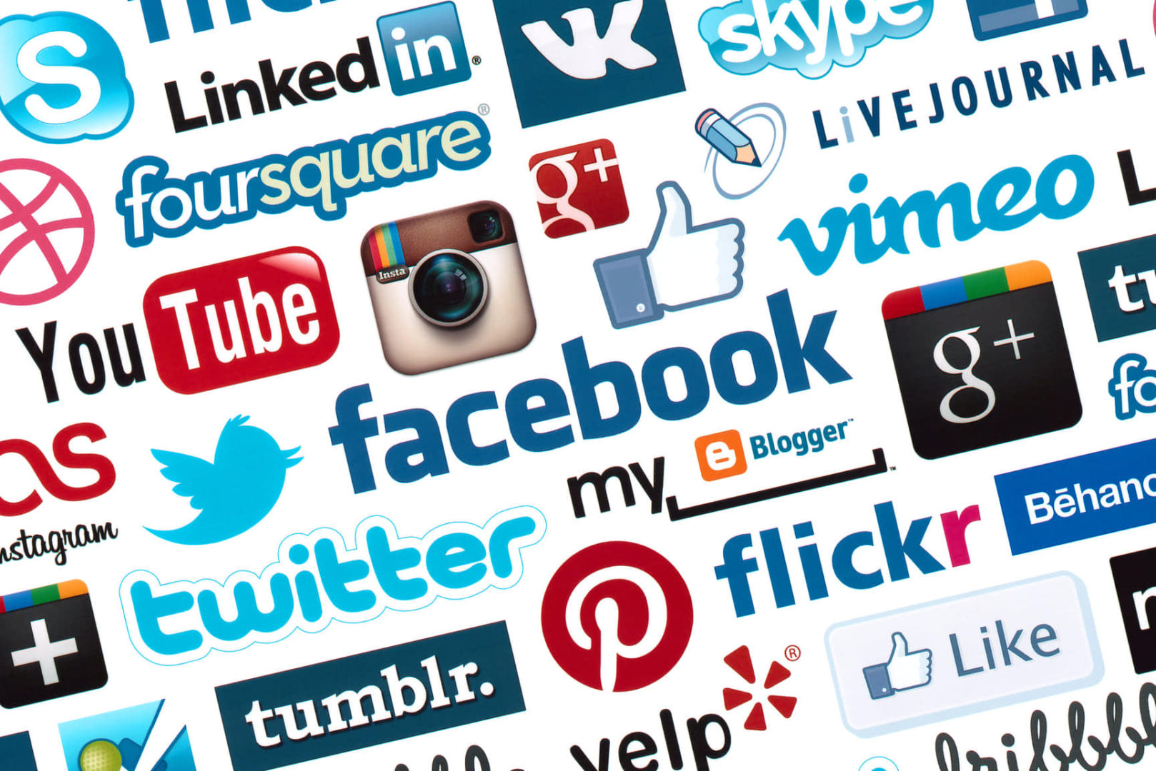 La grande illusione dei Social Network : tra Schopenhauer e Pirandello