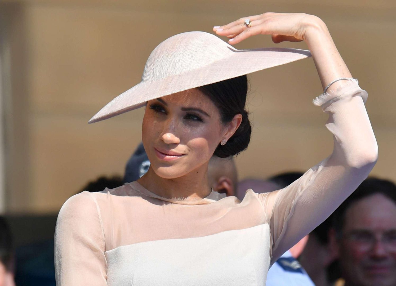 Violare l’etichetta per sedere accanto al marito: Meghan Markle e il Galateo