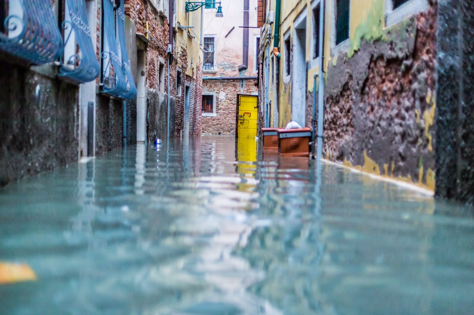 Venezia e l’Italia inondate: le responsabilità dell’uomo