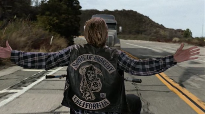 Scena finale in cui Jax si suicida.
