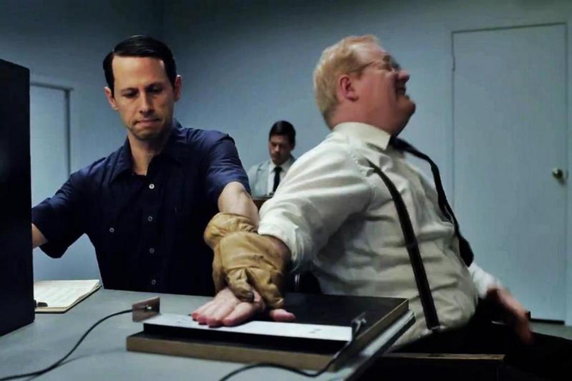 “Experimenter”: il film sugli esperimenti di Milgram mostra il legame tra azione ed obbedienza