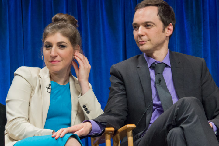 Mayim Bialik e Jim Parson (Amy e Sheldon) in ''The Big Bang Theory''