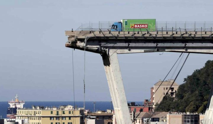 Quando crollò il ponte Morandi l’AD di Autostrade ricevette comunque la buona uscita: fu un atto etico?