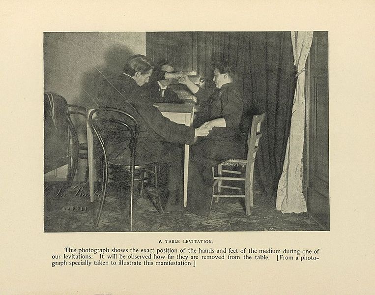 Spiriti, spiritismo e letteratura: ecco come è nato il mito di Eusapia Palladino in Italia