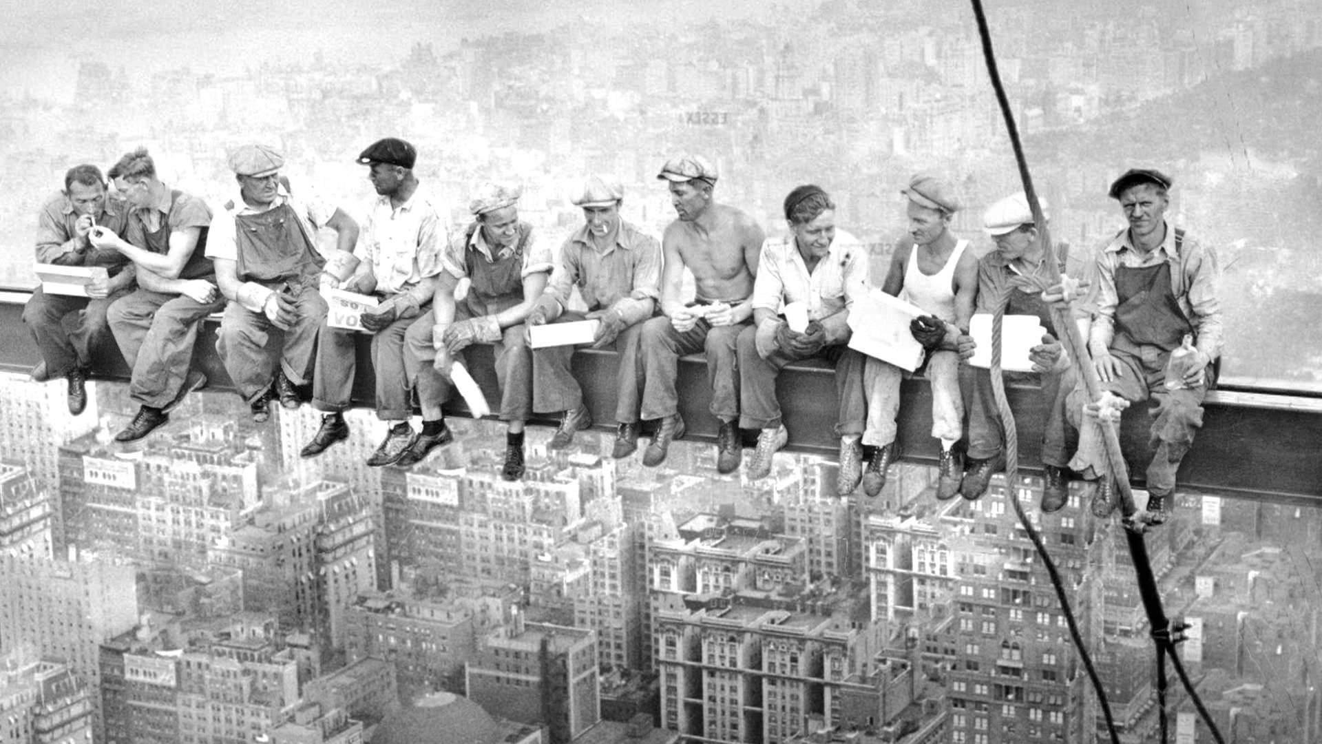 “Tre operai”: il romanzo “odierno” che racconta i fallimenti e la sfiducia nel futuro