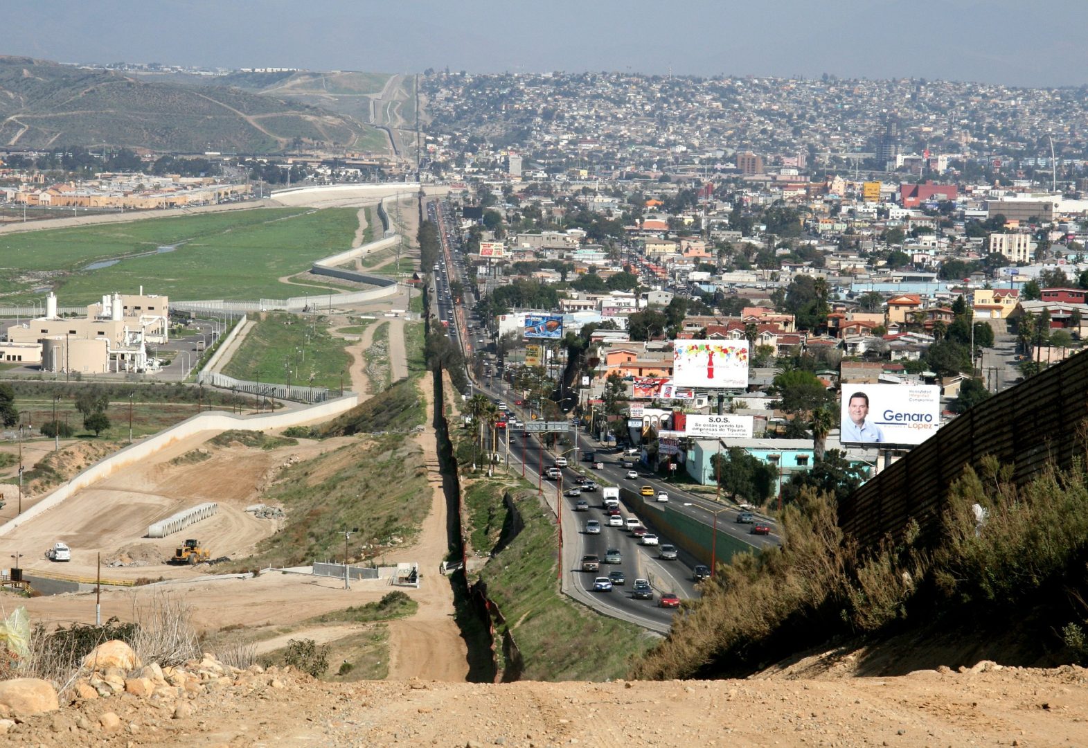 Il muro di Tijuana e i gitani di Lorca diventano simboli di oppressione