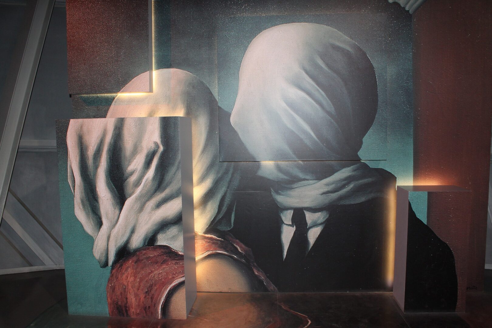 La distanza alimenta o spegne l’amore? Rispondono René Magritte, Jaufré Rudel e Giosuè Carducci