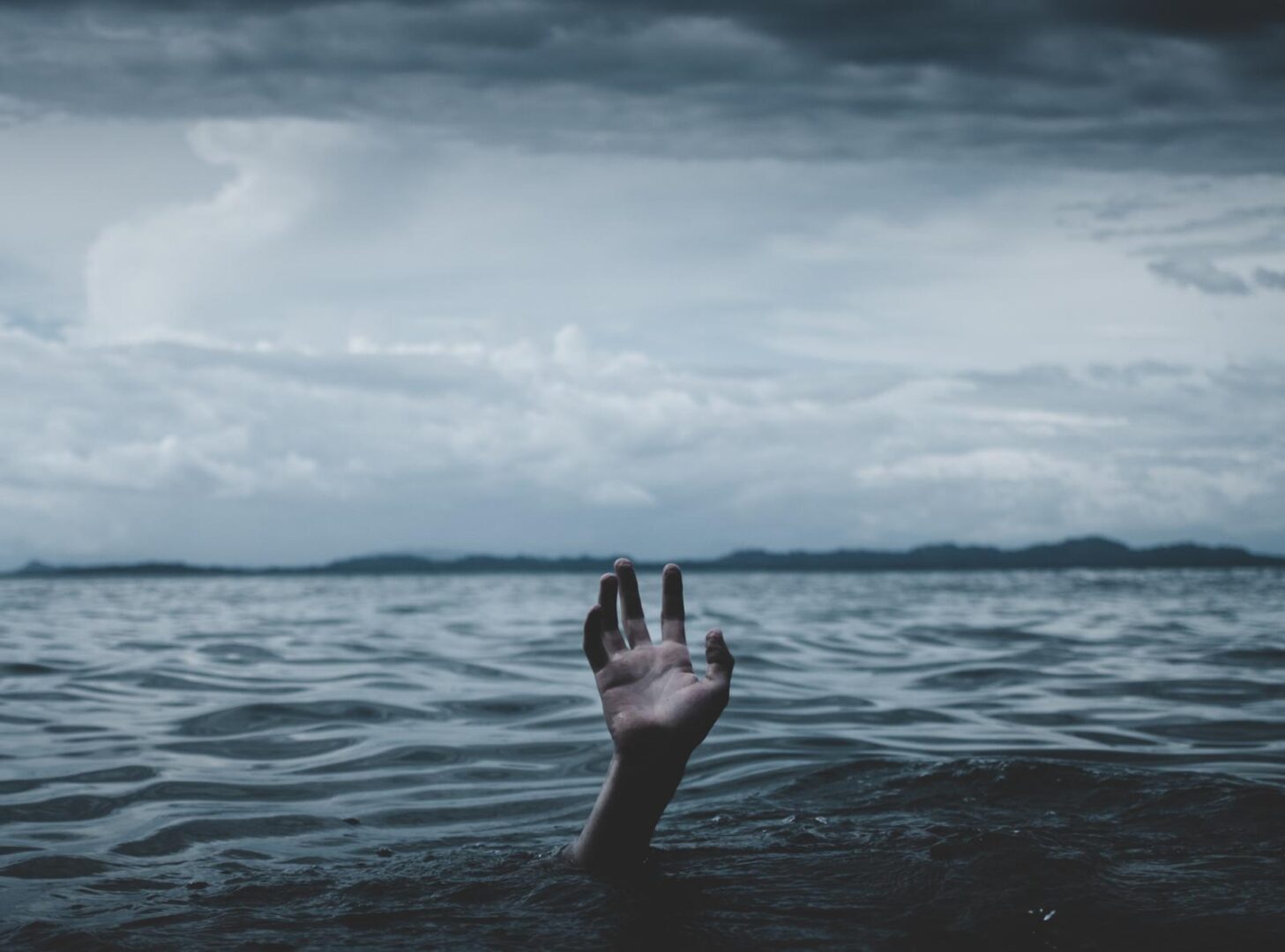 I suicidi italiani tra amore e politica: ce li spiegano Foscolo, Modugno e De André