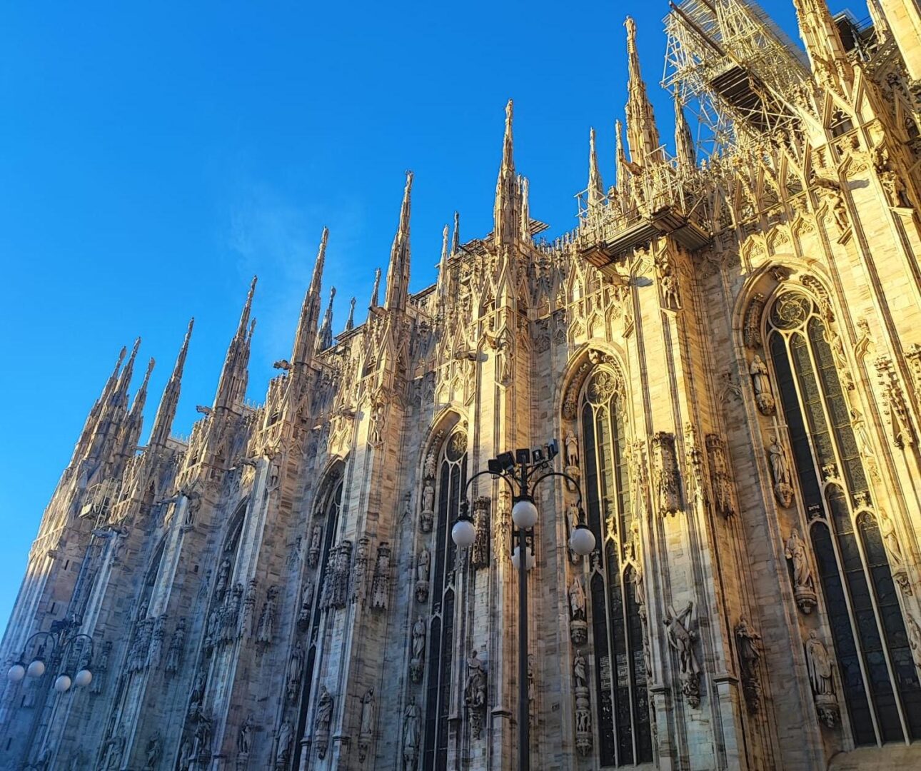 “Milan, l’è un gran Milan”: la città raccontata attraverso il Duomo e la Madonnina