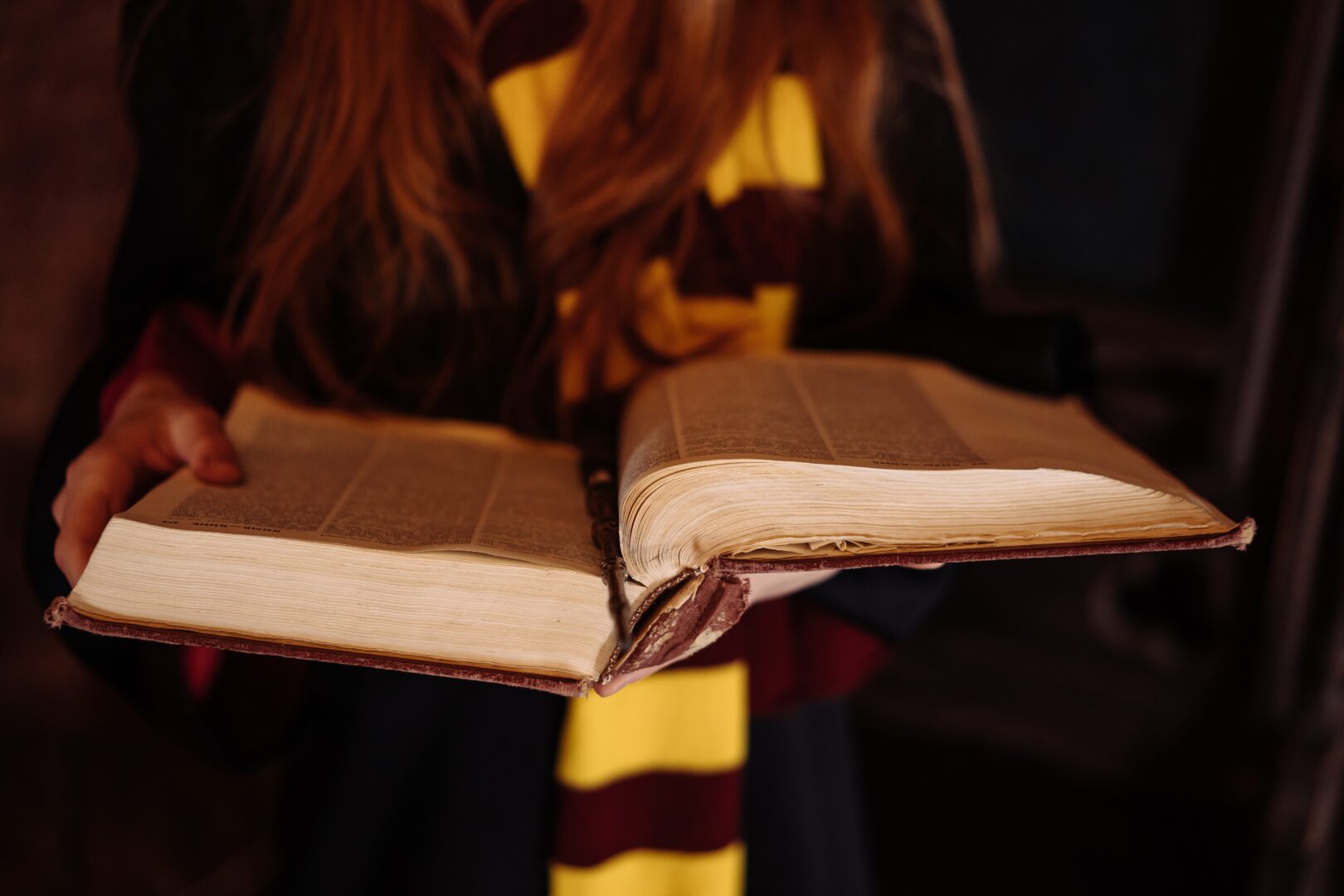 Leggere è un atto di ribellione: ecco come la lettura ha “corrotto” la moralità femminile