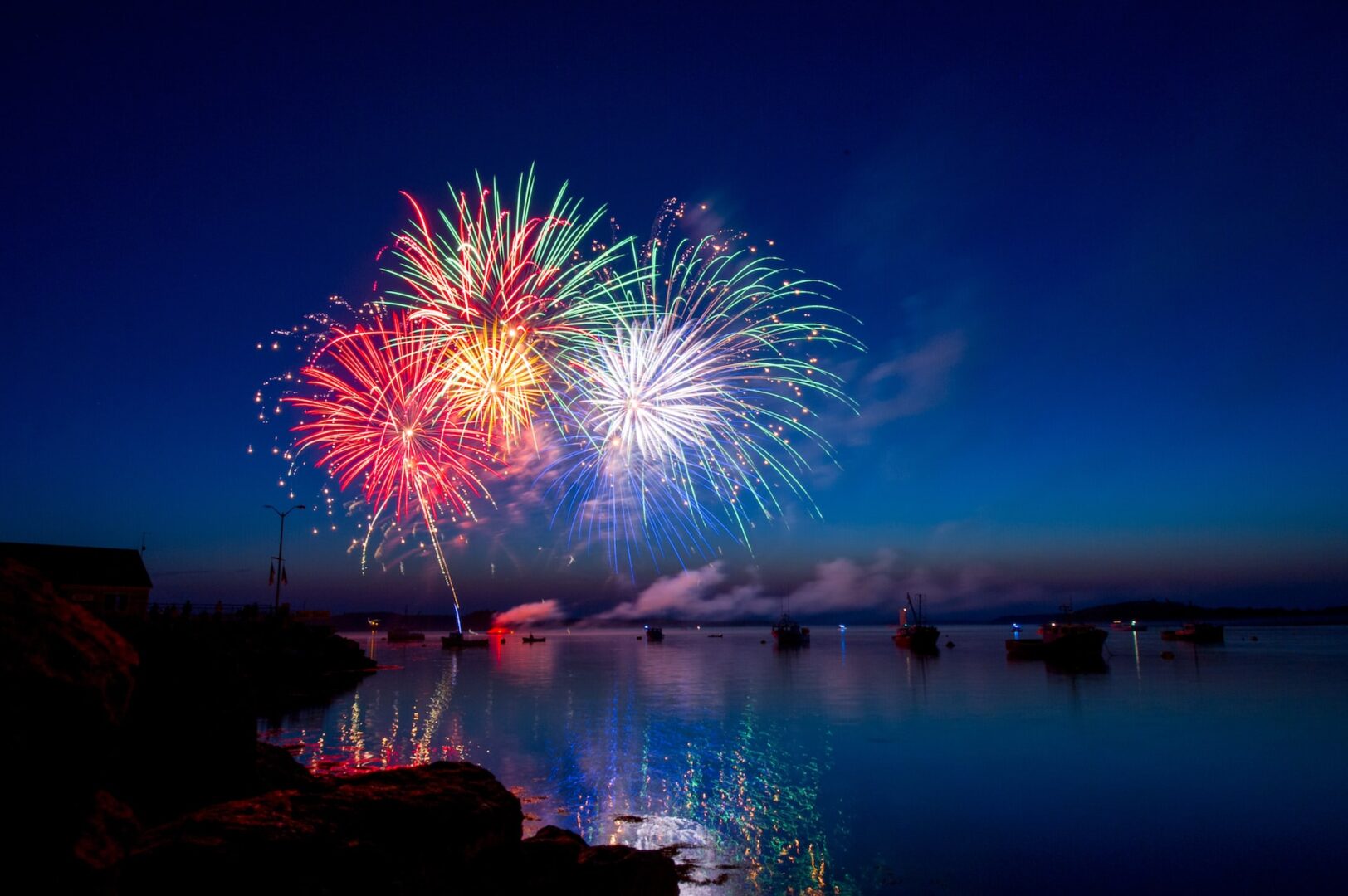 Perchè amiamo i fuochi d’artificio nonostante ci spaventino? Scopriamo come questi influenzano la nostra mente