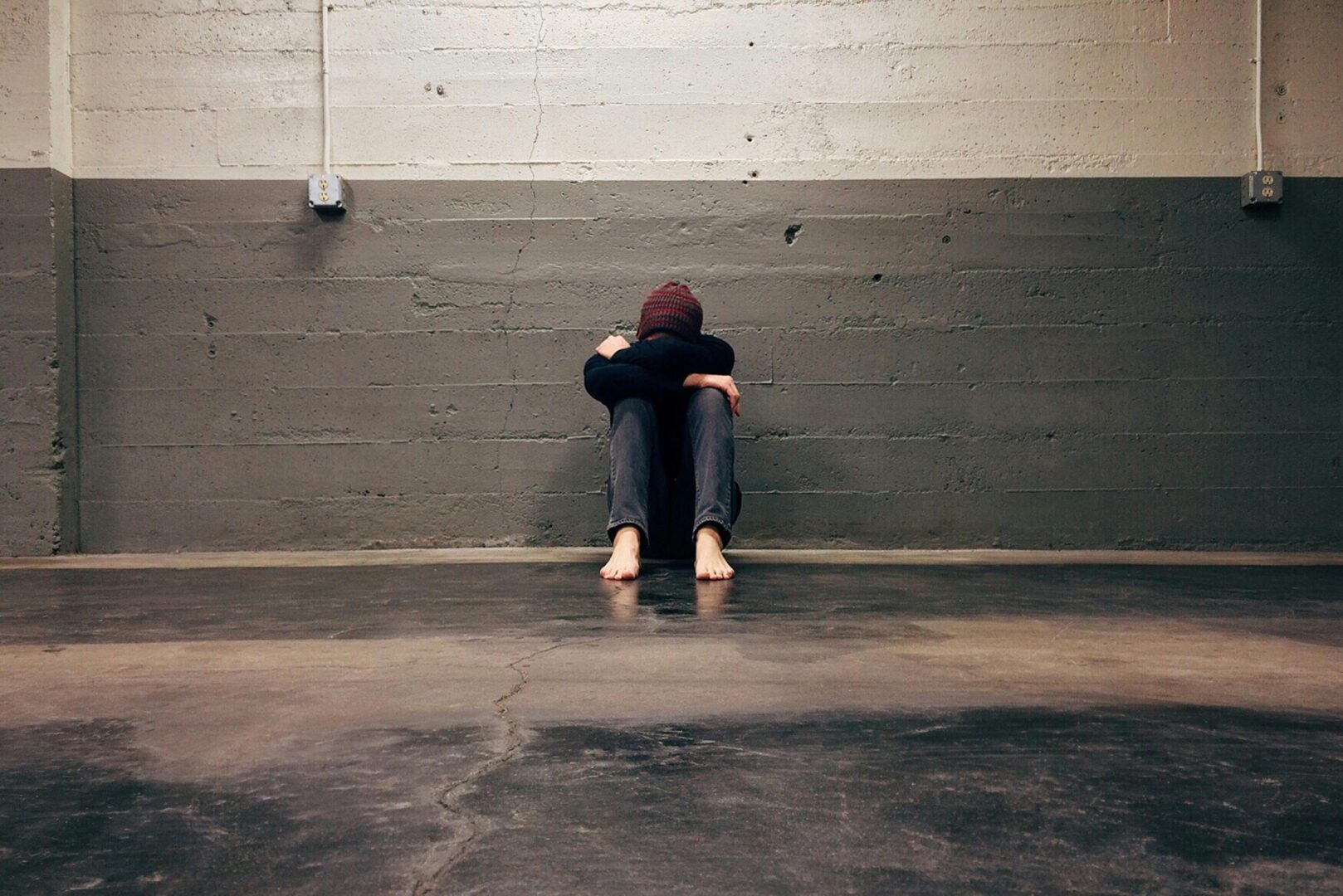 La depressione ha una struttura interpersonale? Scopriamo perché può essere curata con il contatto fisico