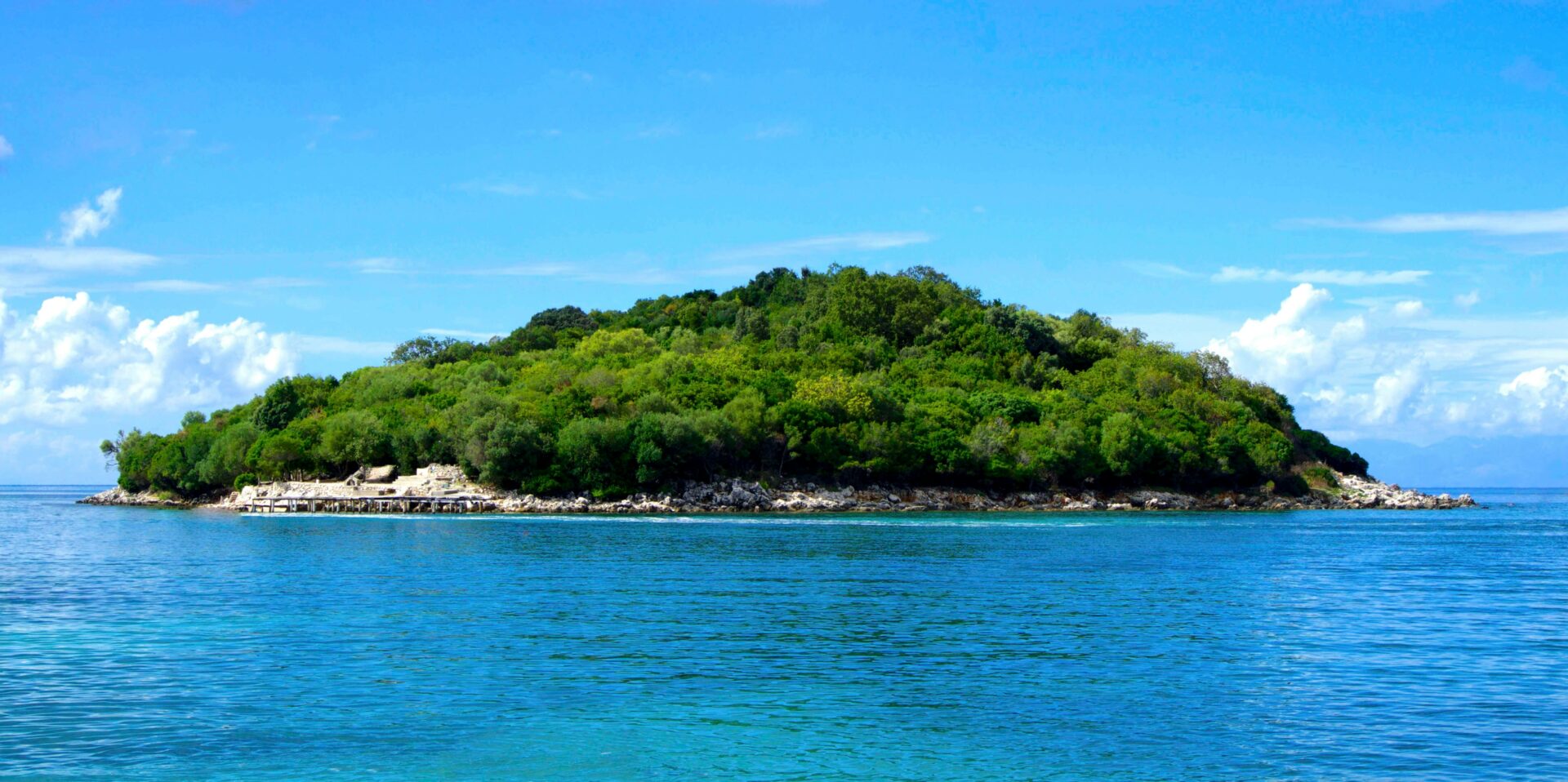 L’Isola dei Famosi e il Filottete di Sofocle: approfondiamo l’isolamento forzato dell’eroe tragico