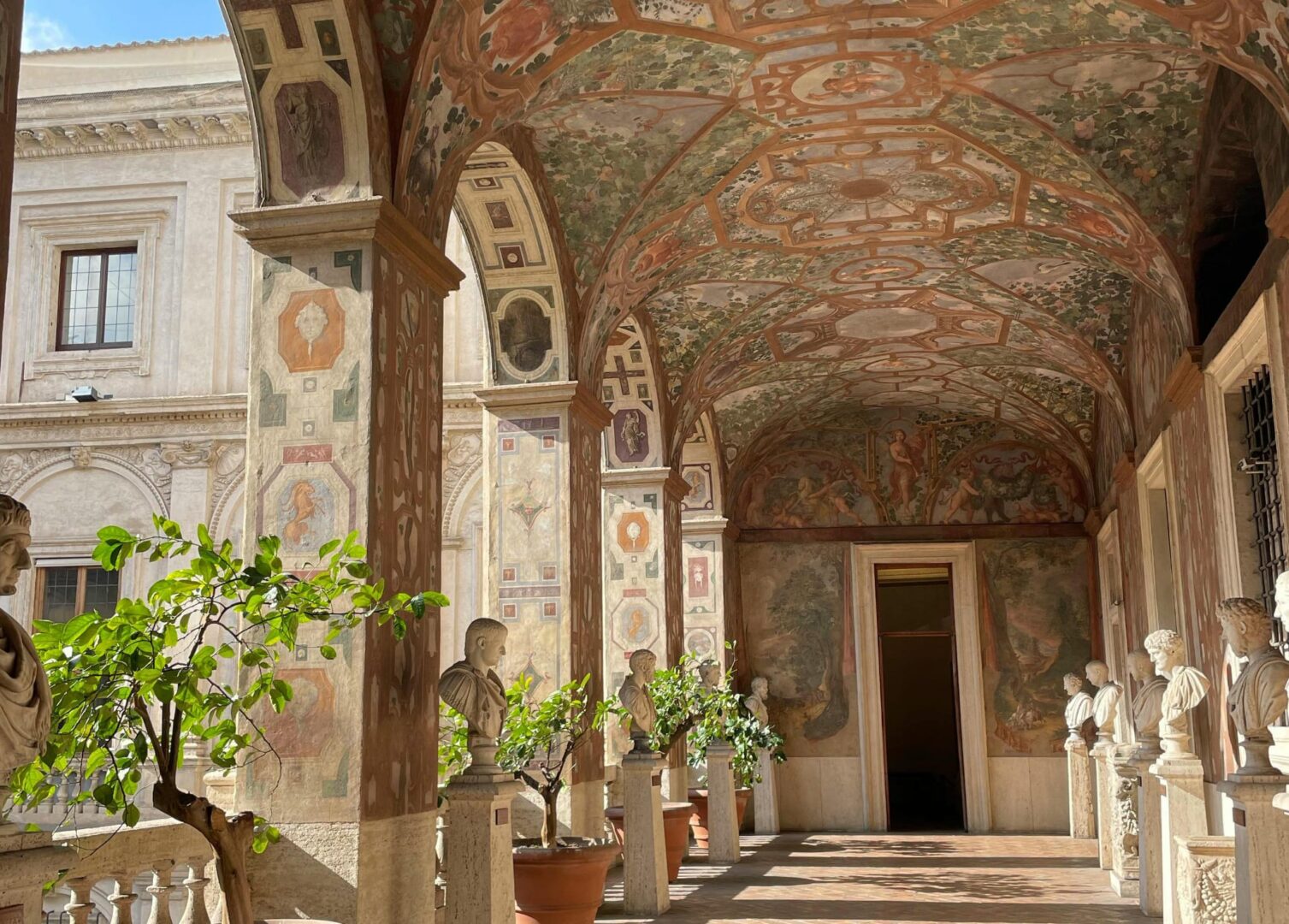 Tra mecenatismo e propaganda, vediamo alcuni esempi nella storia con Virgilio, Botticelli e Gentile