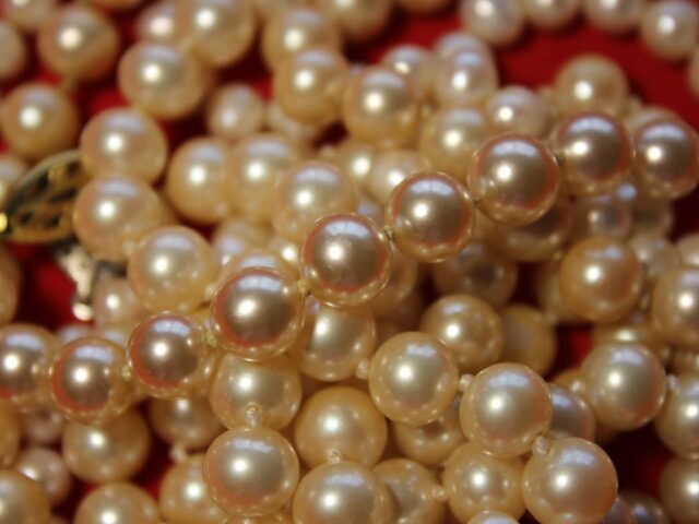 Il furto al Louvre, scopriamo a chi appartenevano alcuni dei gioielli rubati