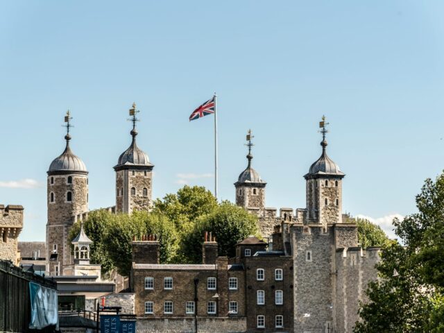 Osserviamo il film “Una notte con la regina” e vediamo cosa accadde nella realtà