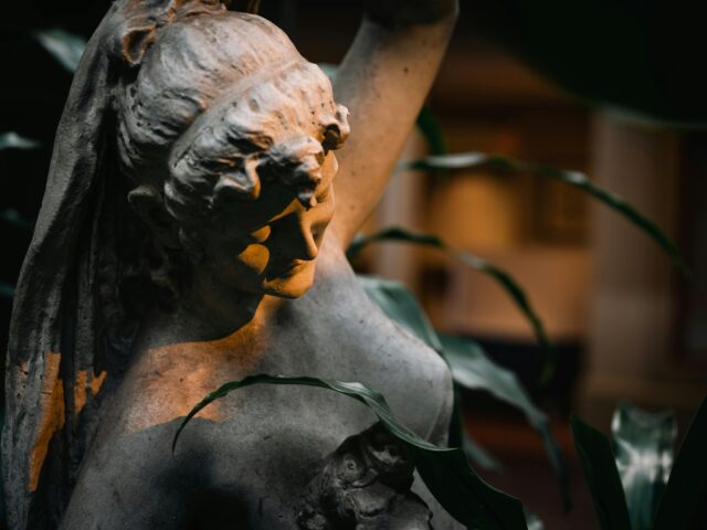 Pigmalione e Frenhofer: storie di un amore tra un artista e la sua creazione