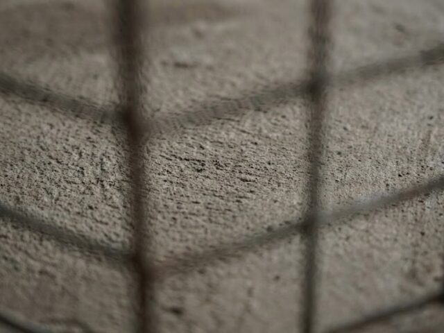 Il collasso della catena di cura nel caso di Catania: ecco come la violenza diventa educazione