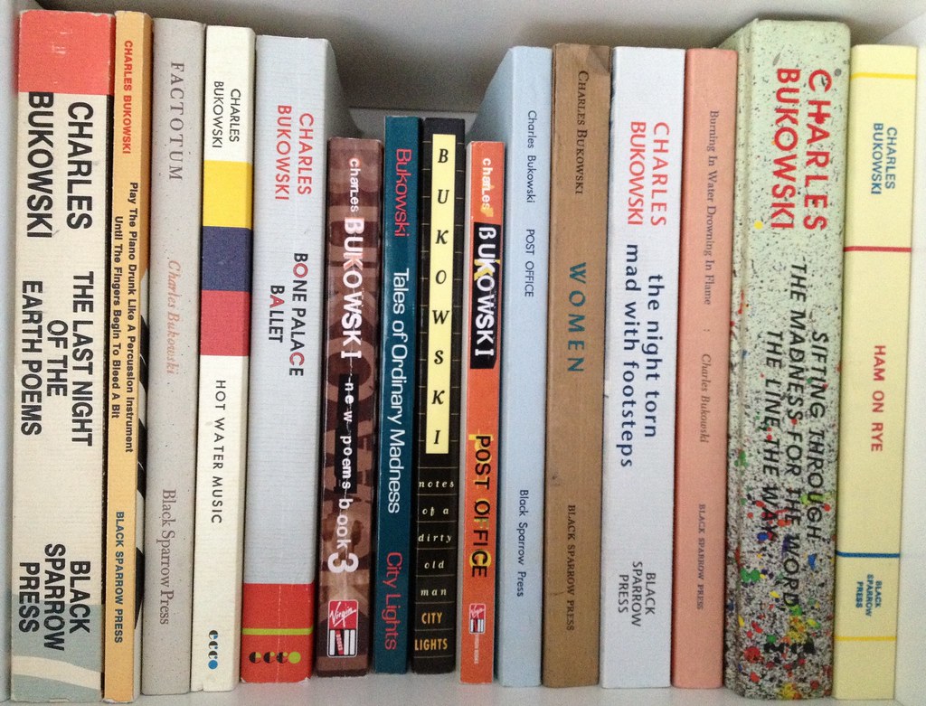 Charles Bukowski ridefinisce i confini del realismo letterario attraverso la prospettiva del sermo humilis di Auerbach