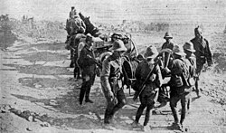 Il fango delle trincee plasma il linguaggio tra i canti alpini e l’officina gaddiana